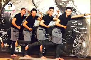 Đồng phục quán năng động