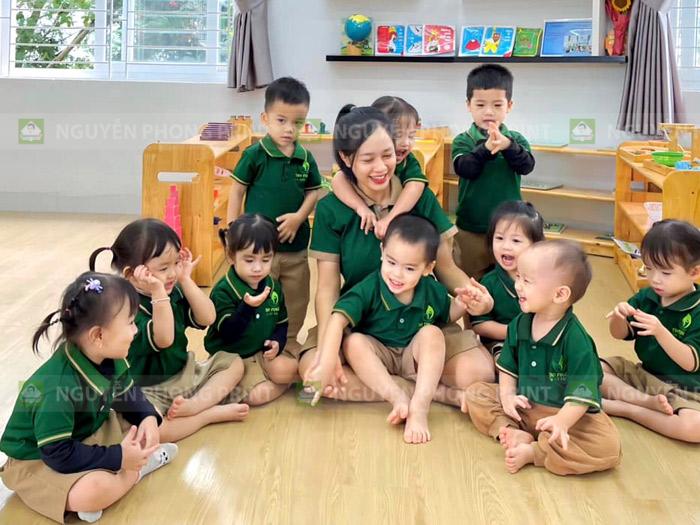 in đồng phục mầm non