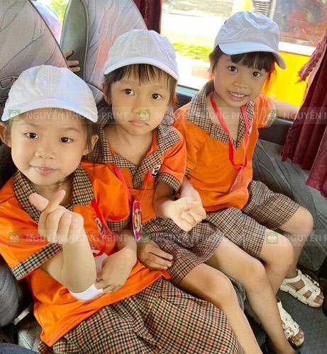in đồng phục mầm non