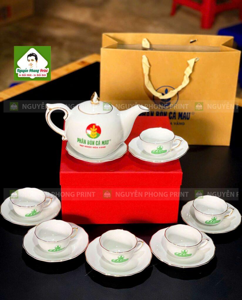 Đặt ấm chén in logo quà tặng Gia lai ở đâu uy tín nhất?