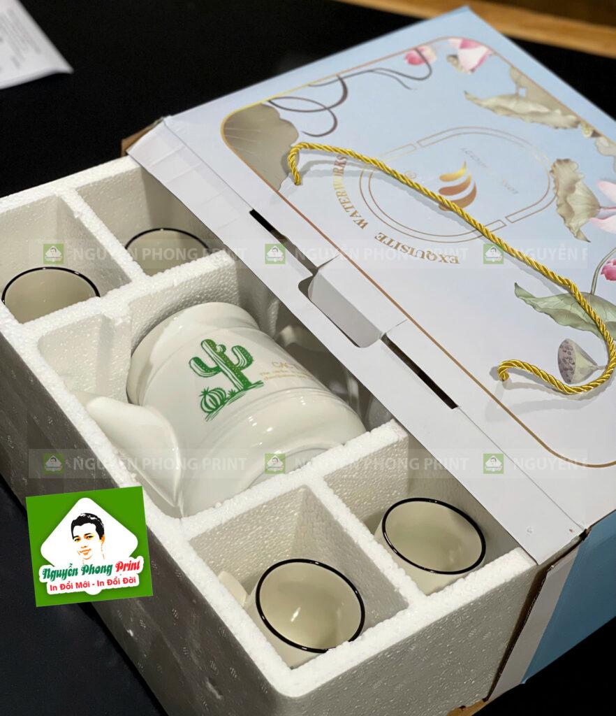  in logo lên bộ ấm chén trà cao cấp họa tiết xương rồng
