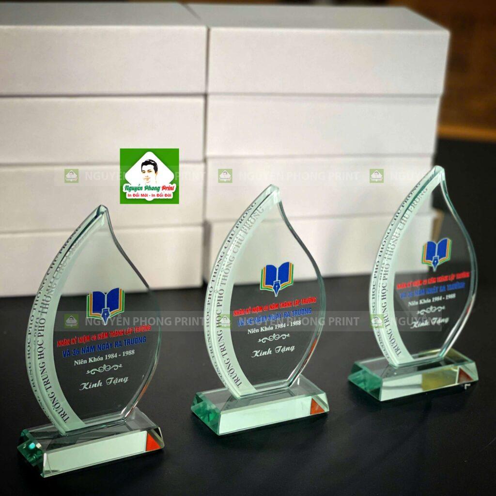 in kỷ niệm chương làm quà tặng
