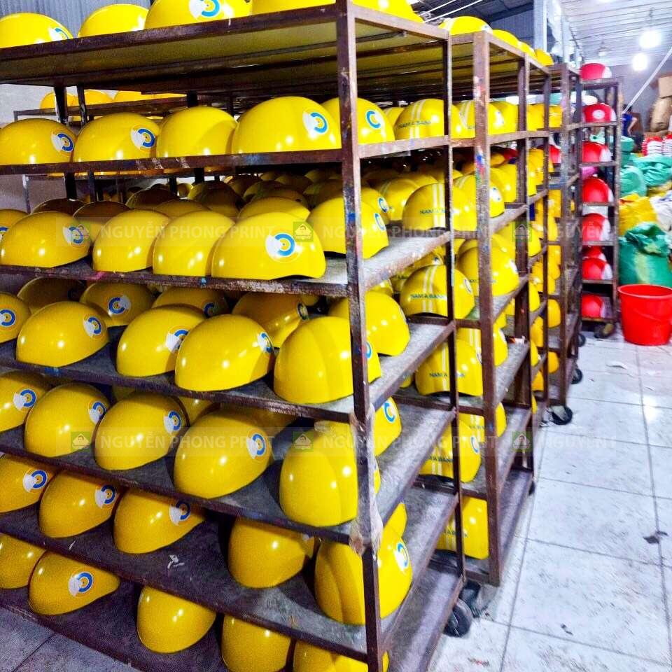 xưởng sản xuất mũ bảo hiểm