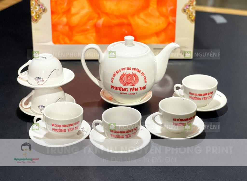 In ấm chén trà Kon Tum làm quà tặng