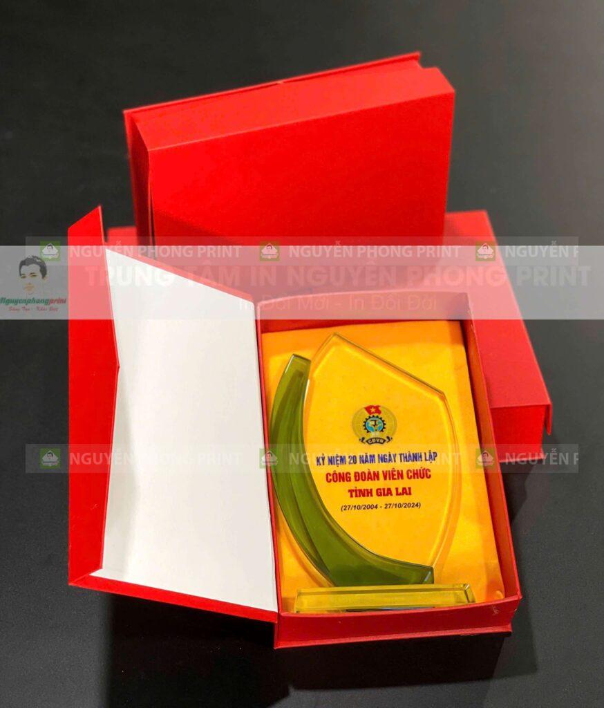 In kỷ niệm chương quà tặng giá rẻ tại xưởng gia lai