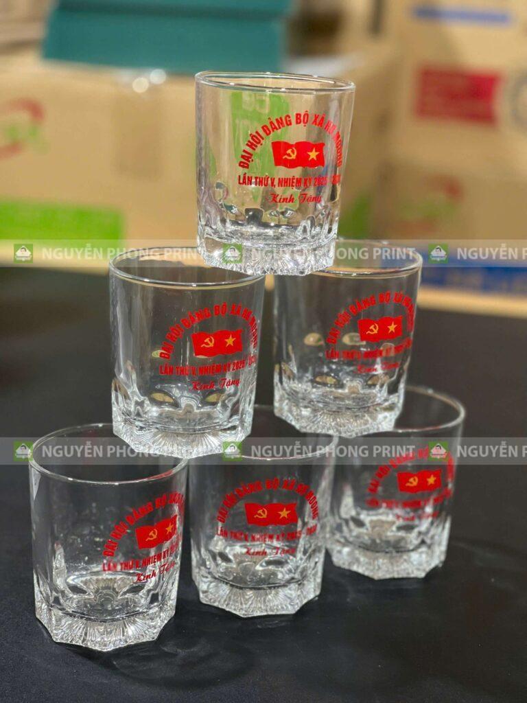 Ly thủy tinh in logo quà tặng đại hội Đảng