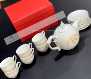 Ấm chén trà in logo quà tặng tại Kon Tum