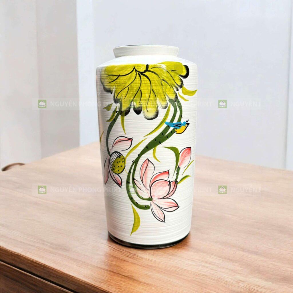 Vì sao chọn in lọ hoa sứ cao cấp làm quà tặng