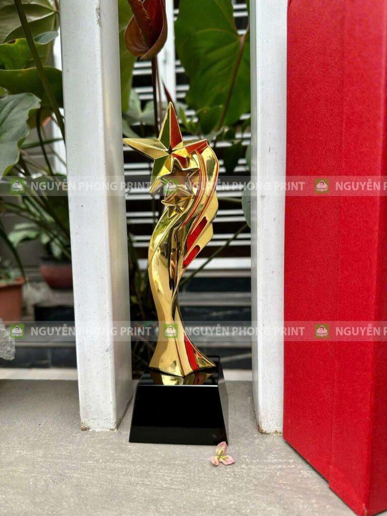 Top 7 Lý Do Bạn Nên Chọn Dịch Vụ In Cúp Lưu Niệm Hội Phú Gia Lai Giá Xưởng