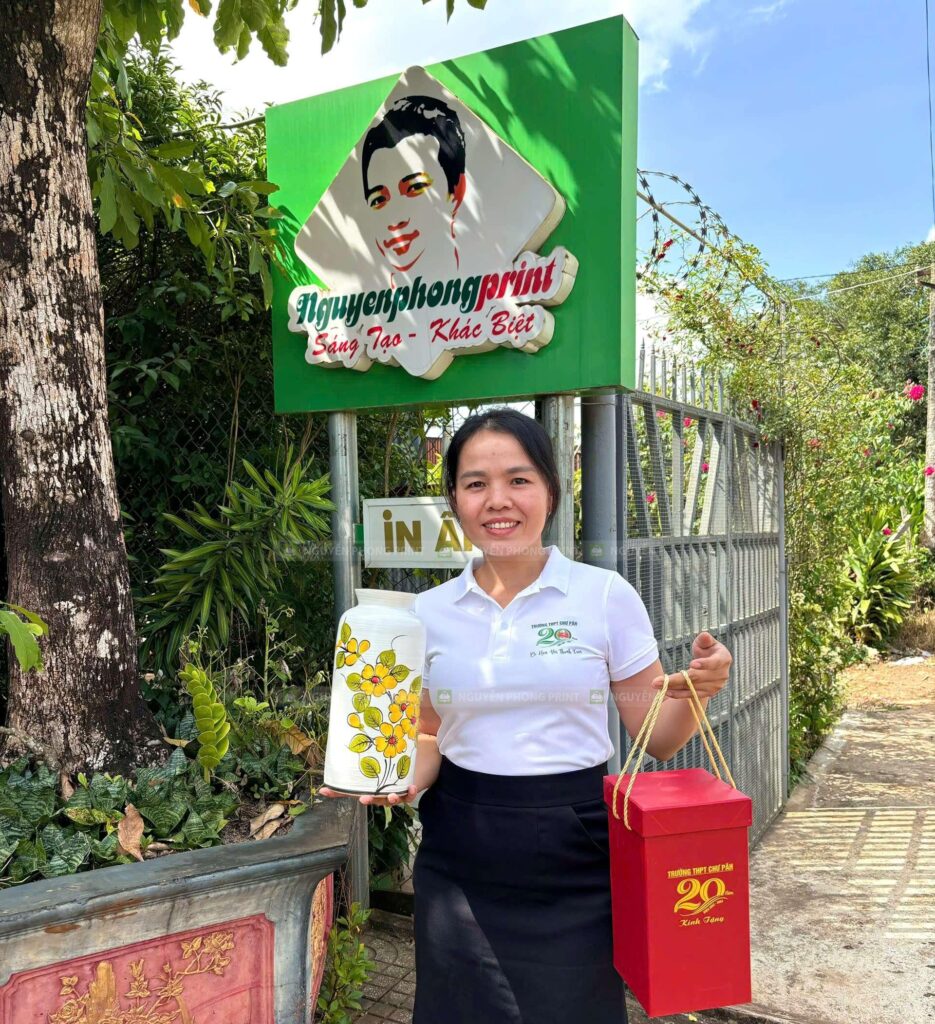 10 Mẫu Bình Hoa Sứ Cao Cấp Quà Tặng Phường Bình Định được ưa chuộng.